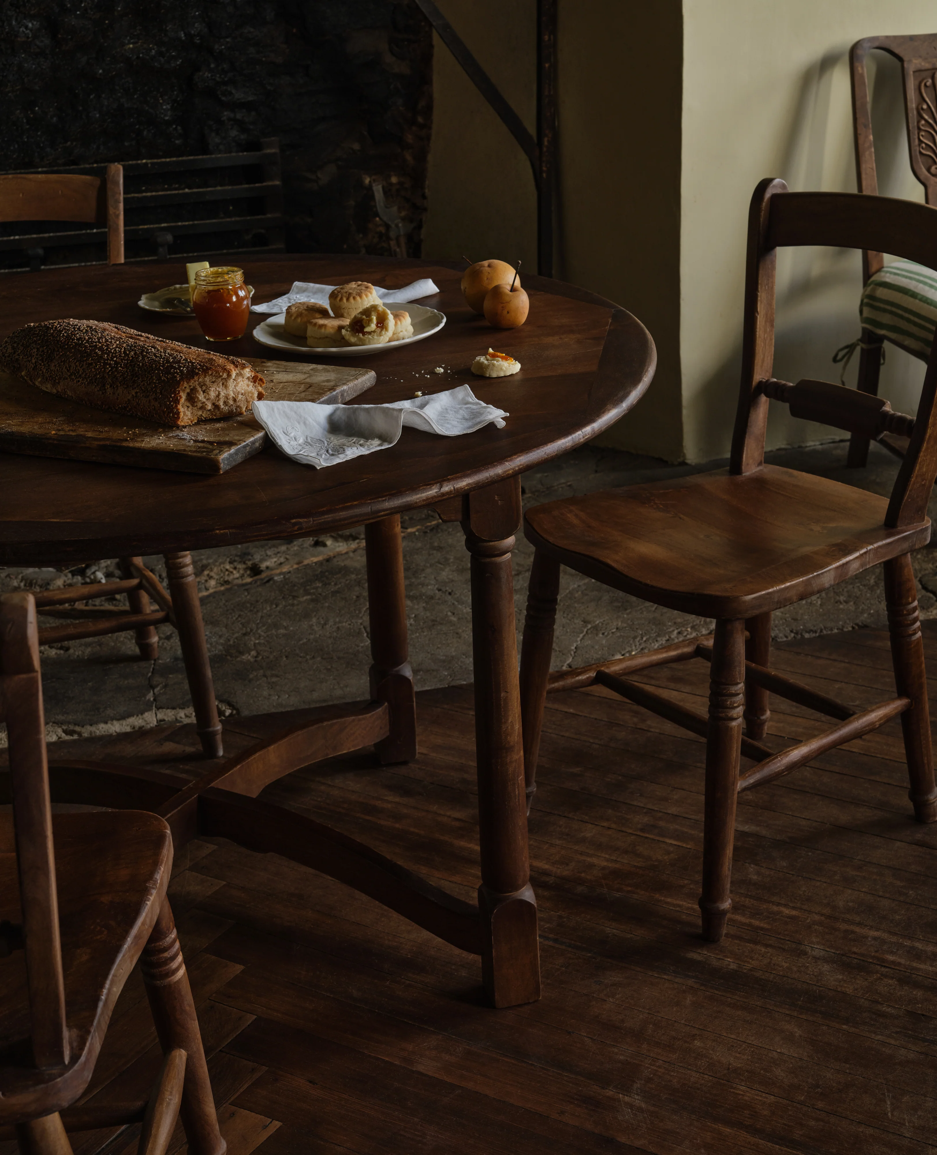 Bilbury Round Dining Table - Image 11